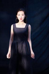 独家爆料被告 万茜自爆一年潜七次,一年潜入七次，独家爆料揭露幕后真相