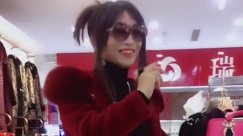 红大爷男扮女装视频无删减,一场跨越性别的时尚秀