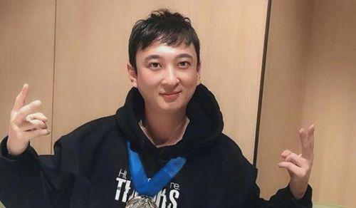 赵露思微博 吃瓜前线第一人,吃瓜前线第一人生动演绎