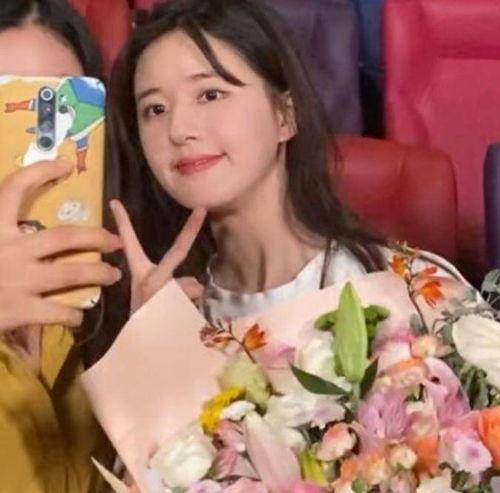 赵露思微博 吃瓜前线第一人,吃瓜前线第一人生动演绎